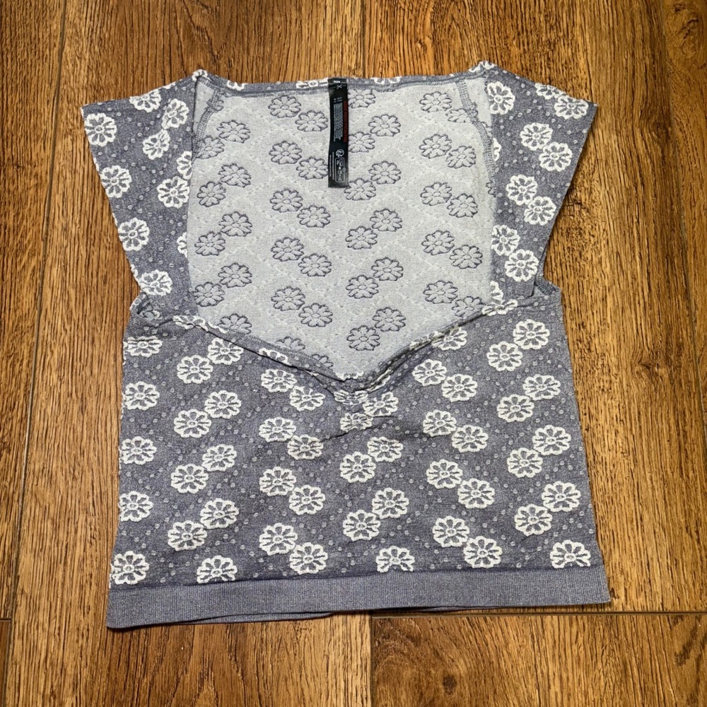 Out From Under Urban Outfitters Floral Seamless V-Neck Crop Top Gray Womens M